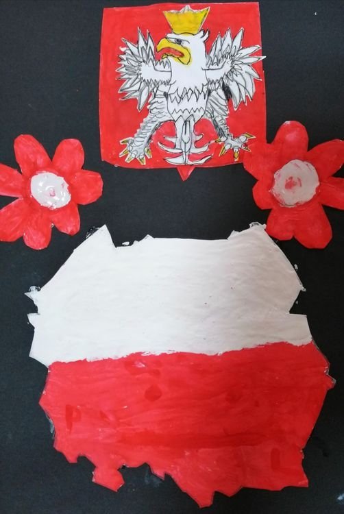 opowiesci-na-frontonie-o-majowych-swietach-96329