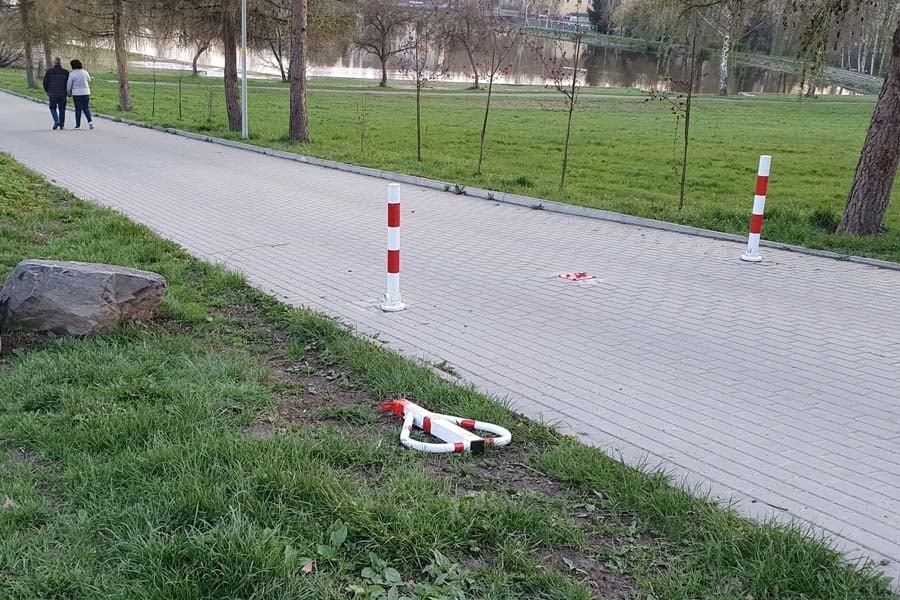 zniszczona-blokada-96385