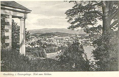 Widok z Helikonu. Obok - świątynia dumania.