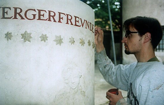 Renowacja obelisku upamiętniającego burmistrza Schoenaua. Muzeum Karkonoskie 1999 rok.