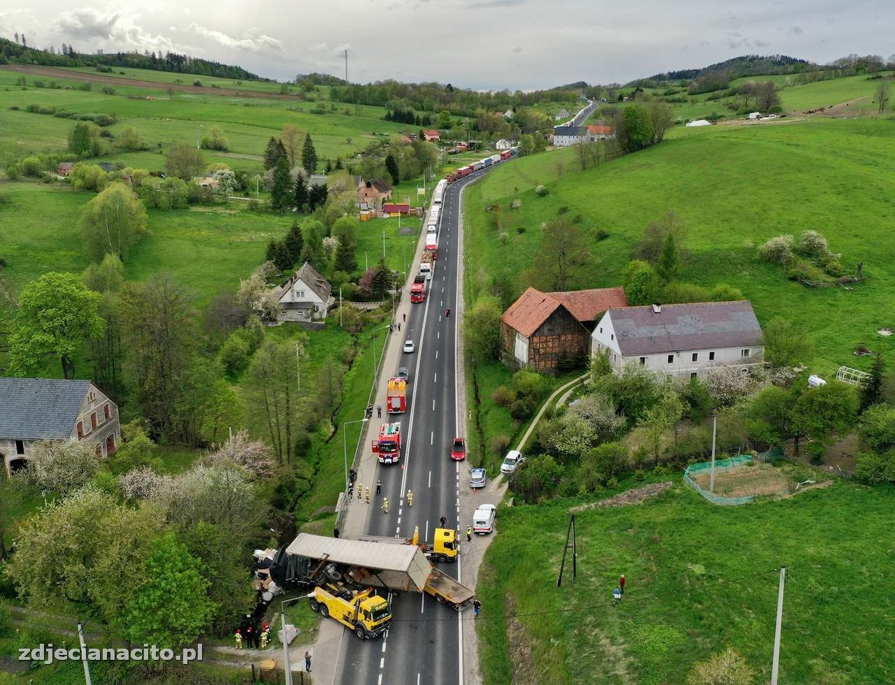 ciezarowka-w-rowie-na-dk3-96819