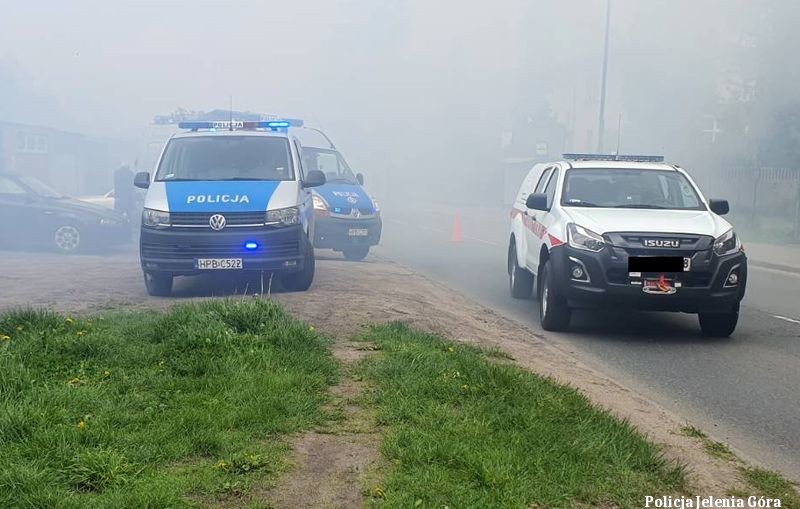 policjanci-zauwazyli-ogien-i-podjeli-akcje-ratunkowa-96956