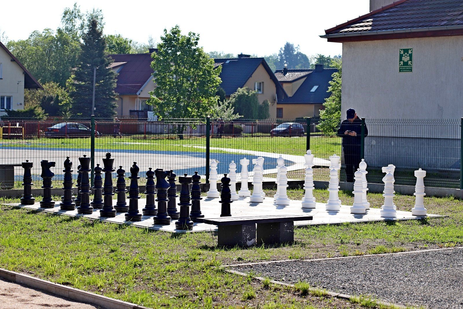 wstega-przecieta-dzieci-moga-sie-bawic-97040