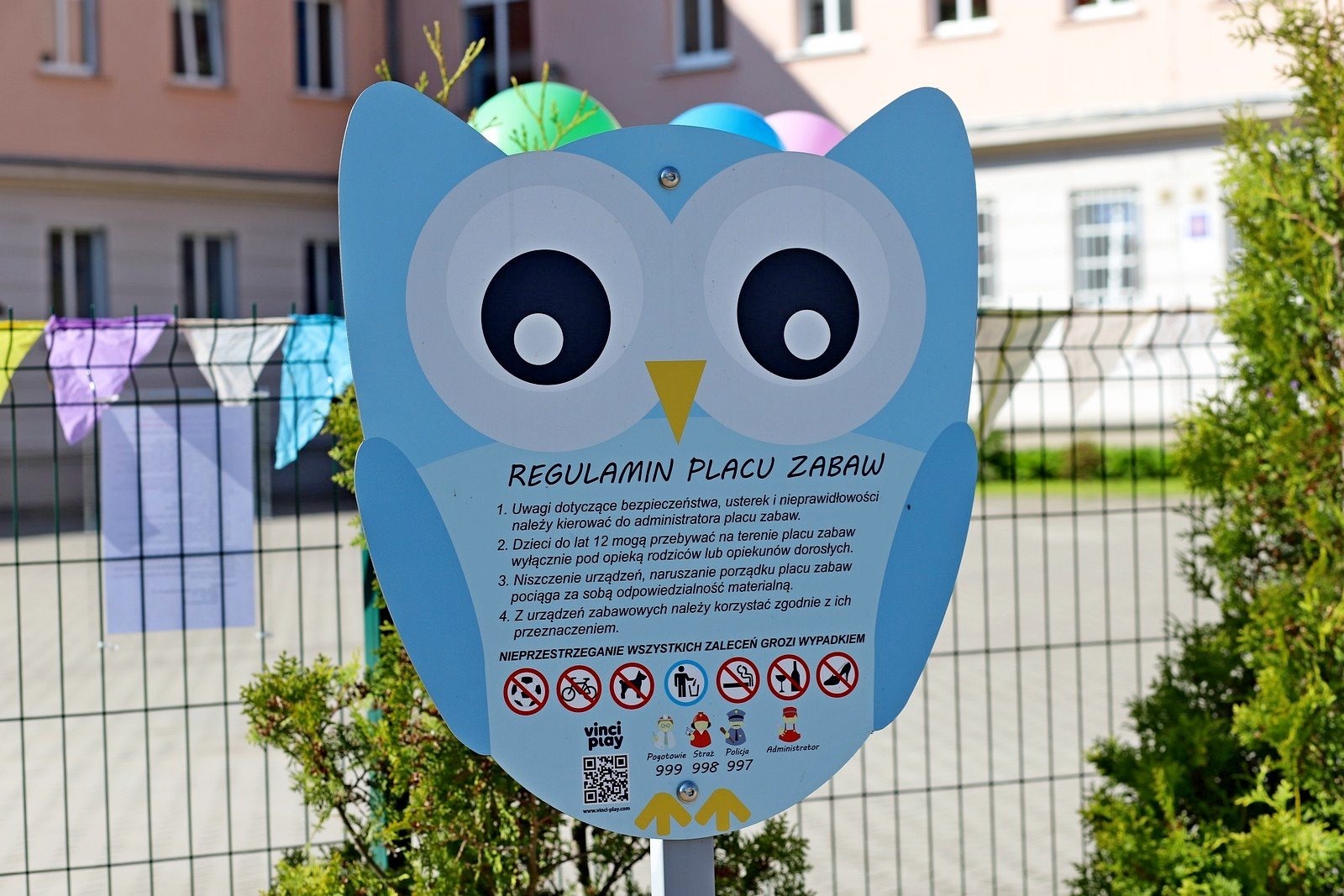 wstega-przecieta-dzieci-moga-sie-bawic-97040