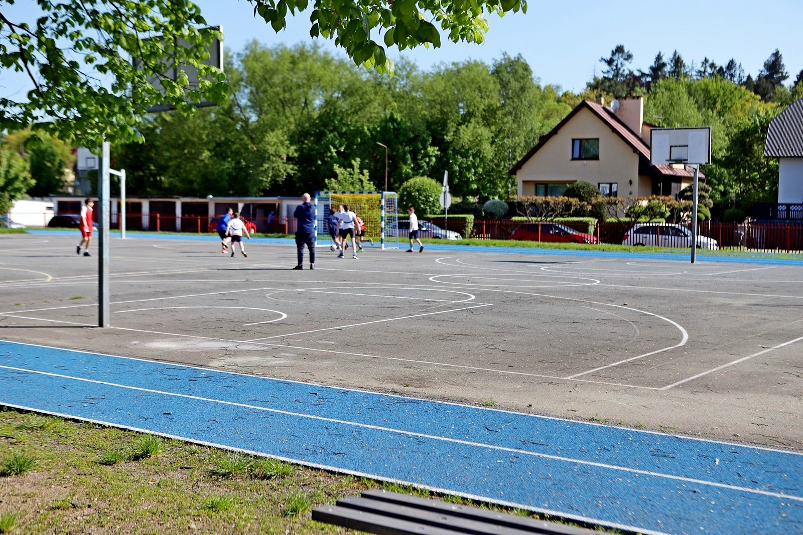 wstega-przecieta-dzieci-moga-sie-bawic-97040