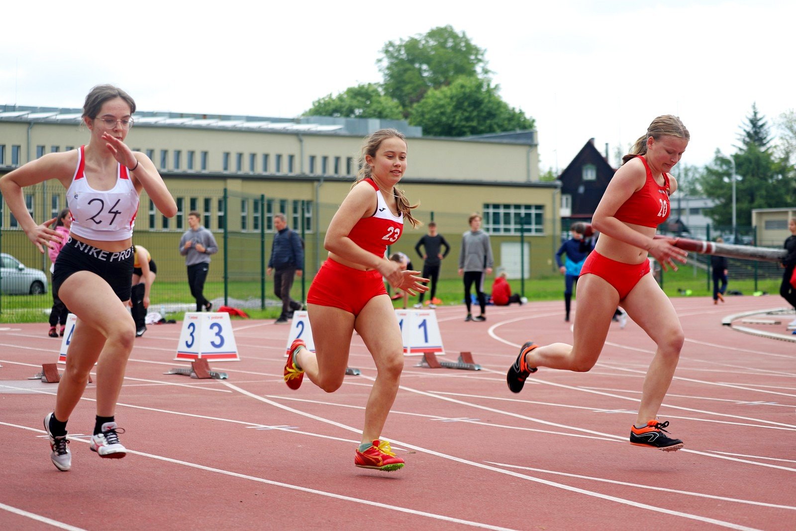 lekkoatletyczne-zmagania-przy-zotniczej-97074