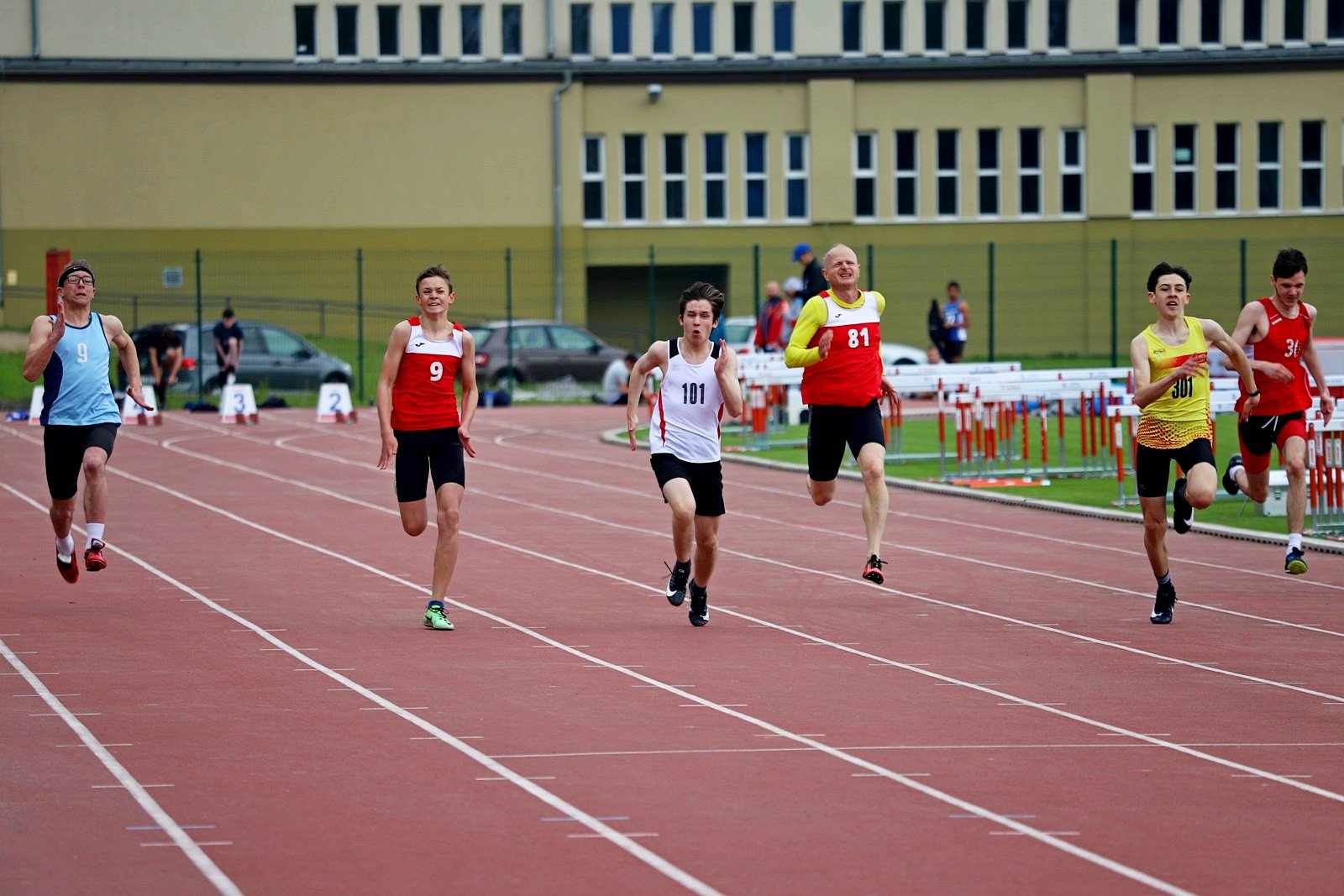 lekkoatletyczne-zmagania-przy-zotniczej-97074
