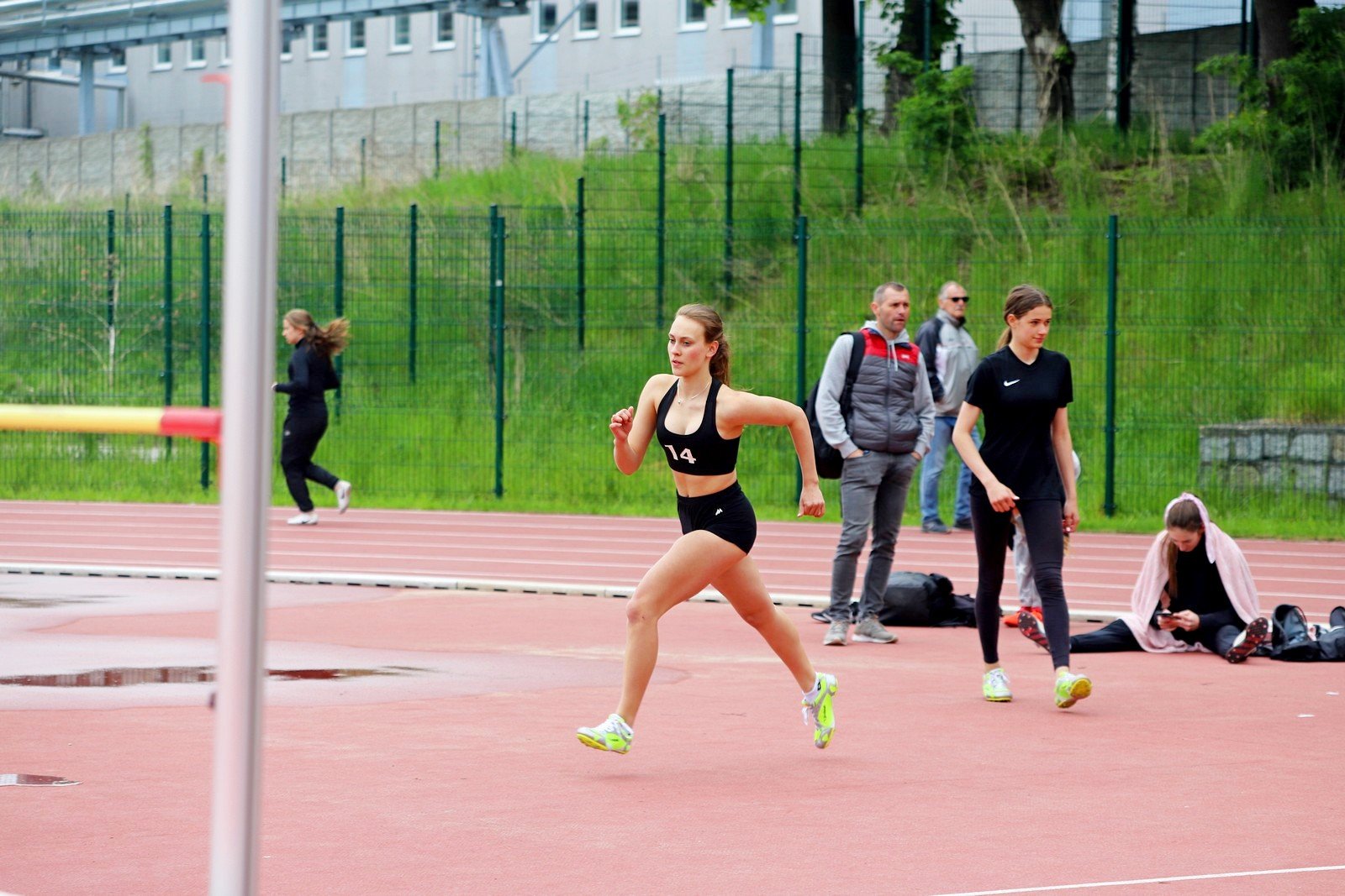 lekkoatletyczne-zmagania-przy-zotniczej-97074