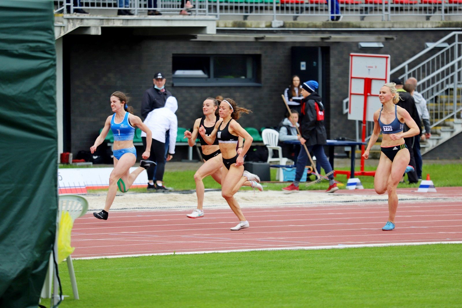 lekkoatletyczne-zmagania-przy-zotniczej-97074