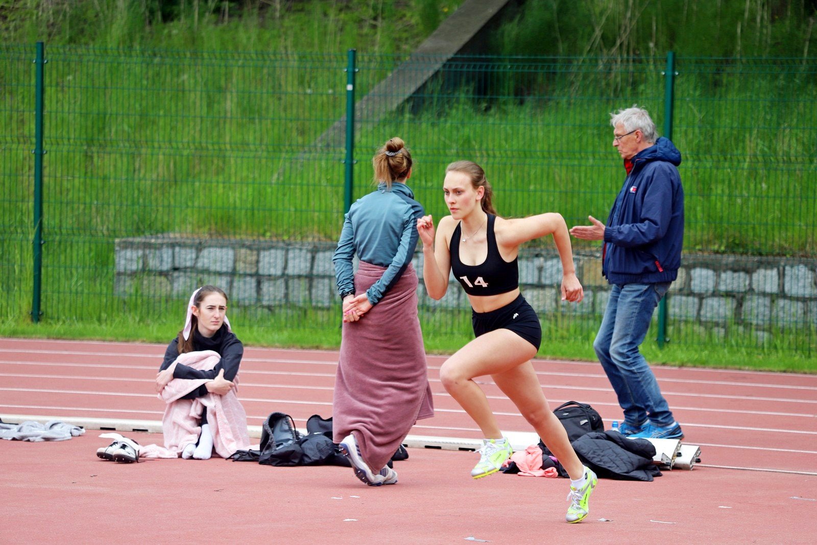 lekkoatletyczne-zmagania-przy-zotniczej-97074