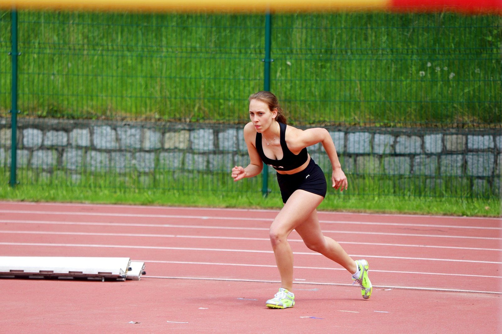 lekkoatletyczne-zmagania-przy-zotniczej-97074