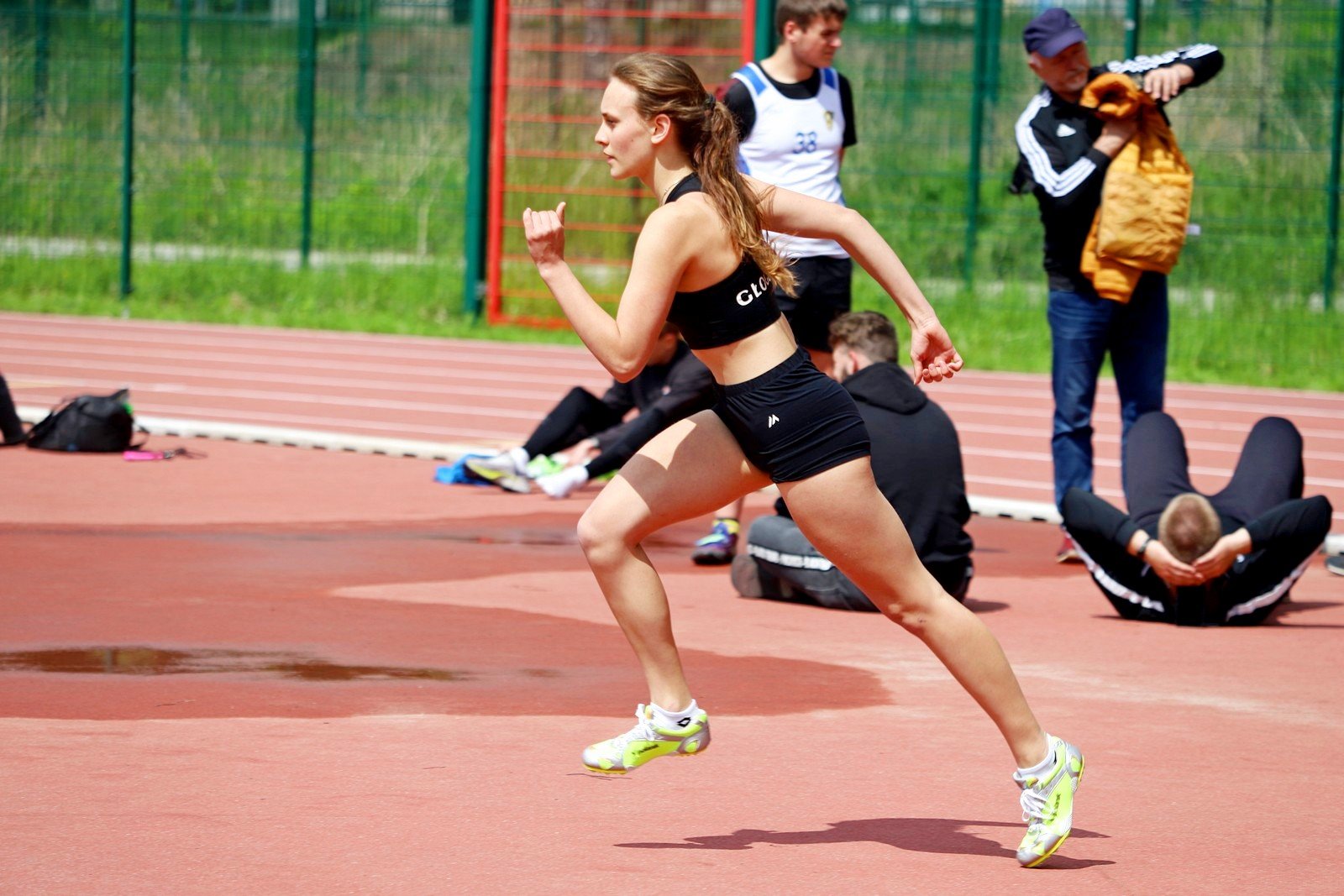 lekkoatletyczne-zmagania-przy-zotniczej-97074