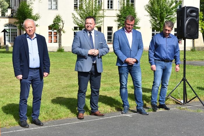 w-dzien-dziecka-o-nowej-szkole-w-mysakowicach-97091