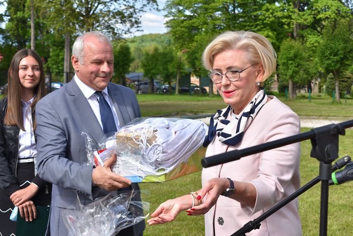 w-dzien-dziecka-o-nowej-szkole-w-mysakowicach-97091