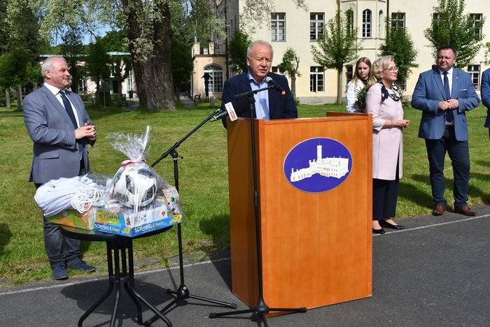 w-dzien-dziecka-o-nowej-szkole-w-mysakowicach-97091
