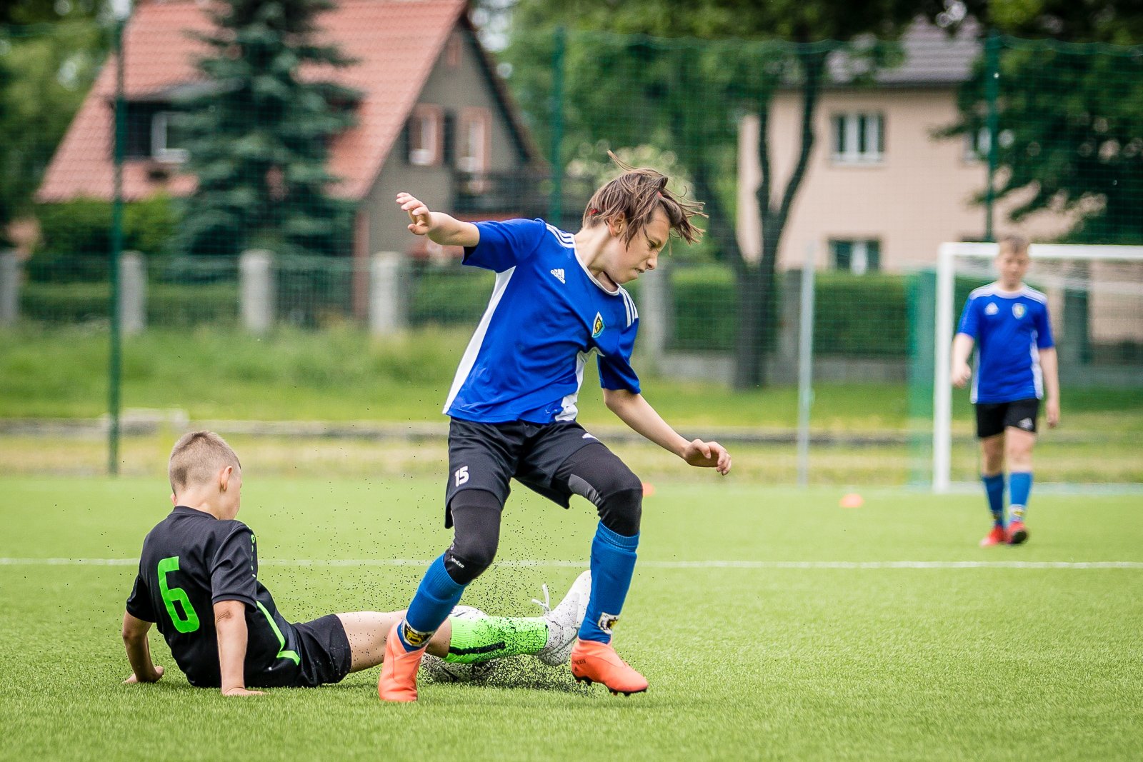 bez-bramek-w-konfrontacji-z-liderem-97368