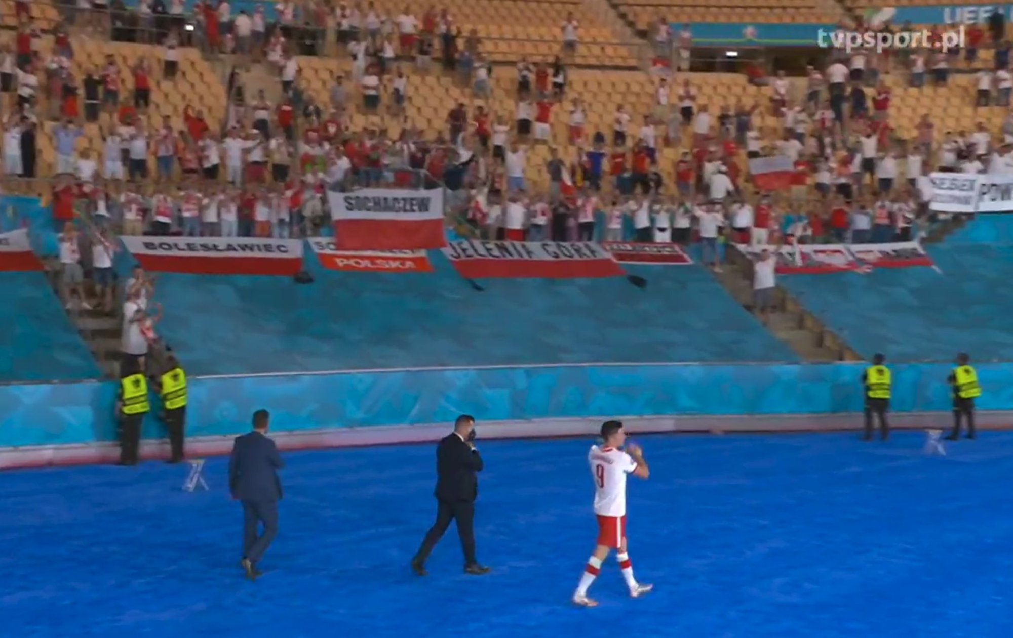 jeleniogorzanie-wspierali-w-sevilli-lewandowskiego-i-spoke-97520