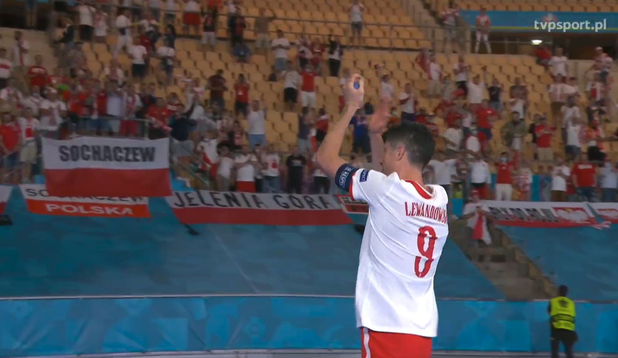 jeleniogorzanie-wspierali-w-sevilli-lewandowskiego-i-spoke-97520