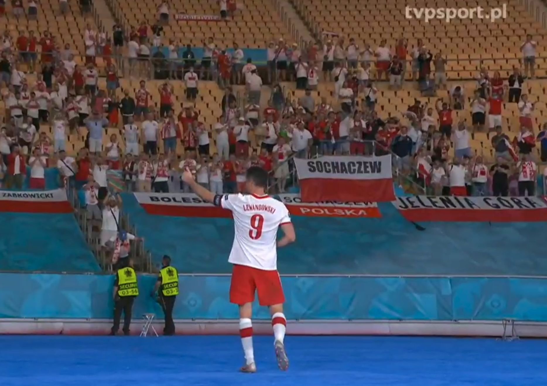 jeleniogorzanie-wspierali-w-sevilli-lewandowskiego-i-spoke-97520