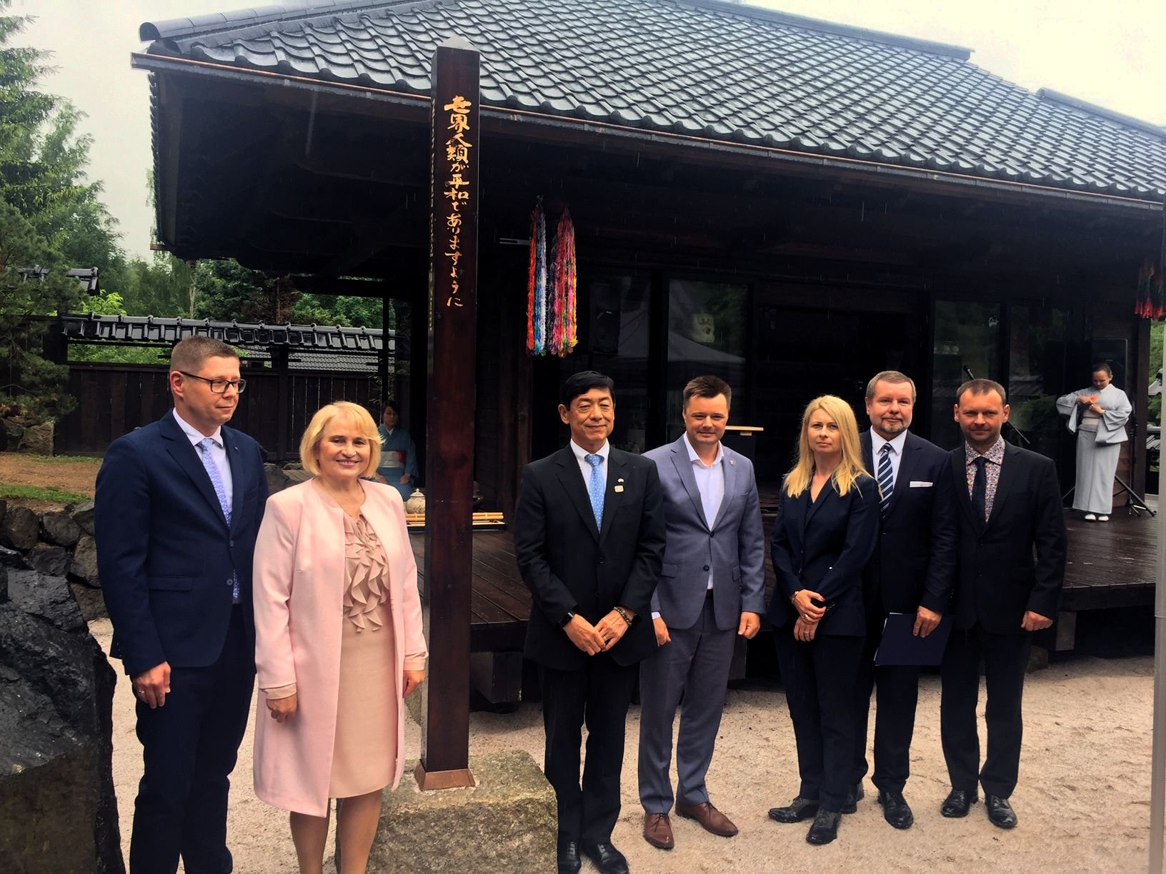 ambasador-japonii-w-ogrodzie-siruwia-97715