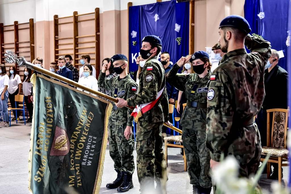 wiceminister-marzena-machaek-z-wizyta-w-rakowickiej-szkole-97723