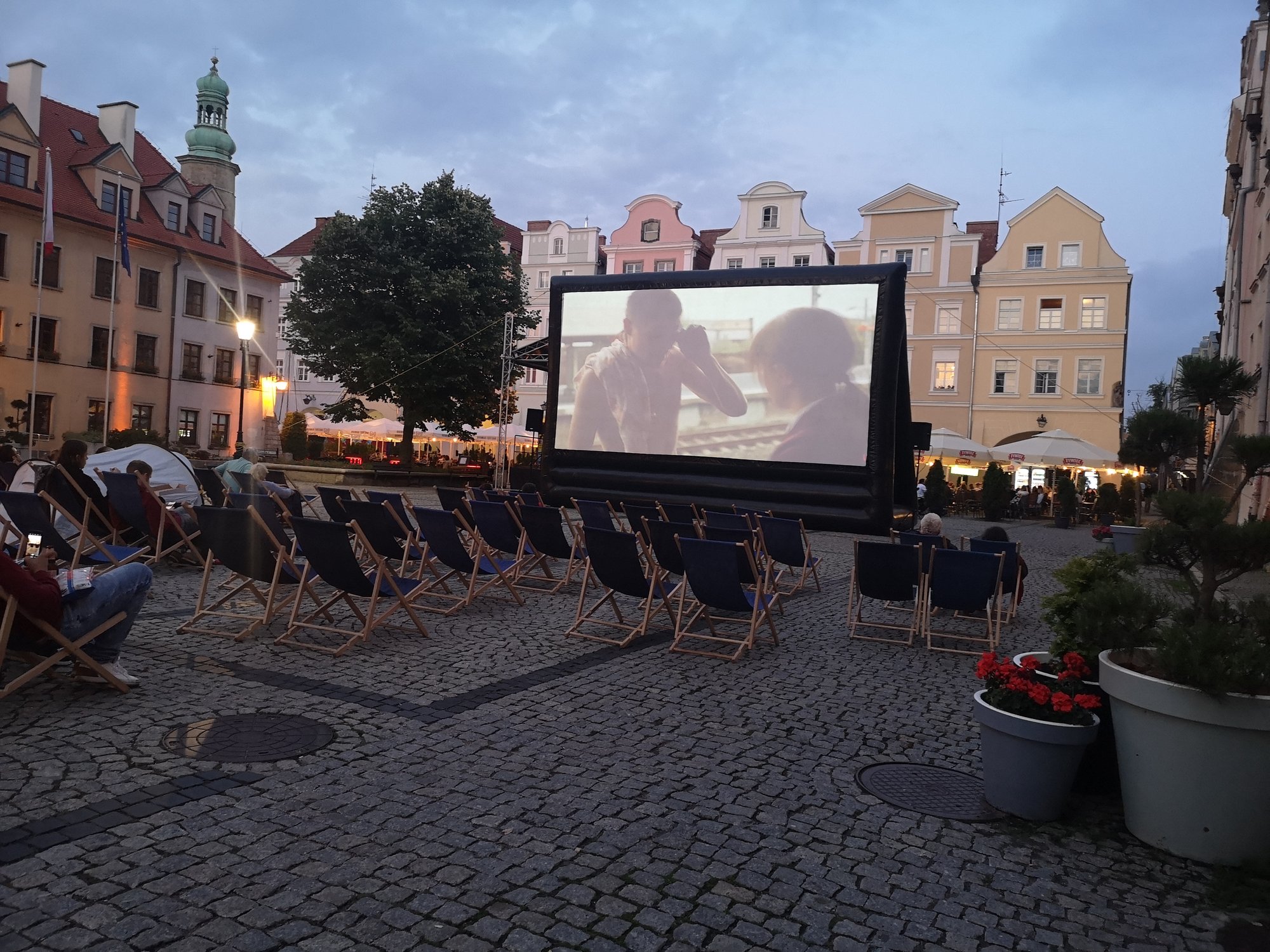 letnie-kino-plenerowe-na-placu-ratuszowym-97873