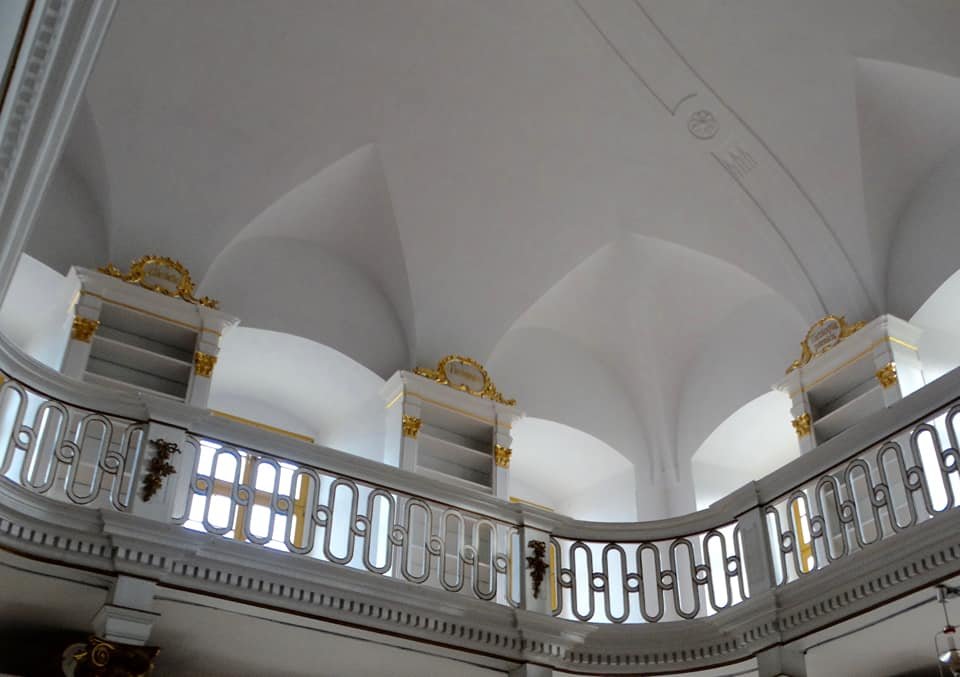 renowacja-biblioteki-98079