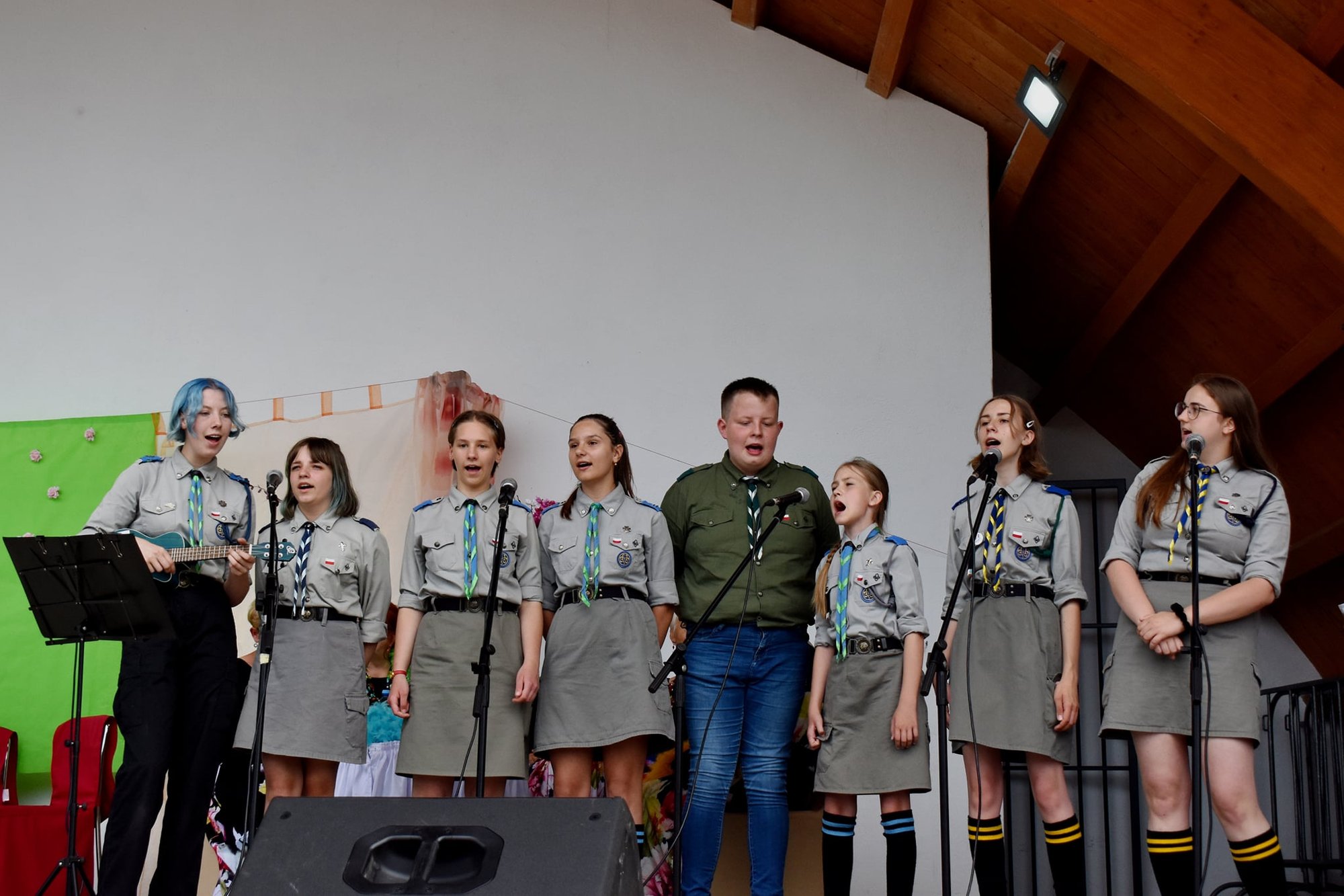 wystapili-po-sasiedzku-98116