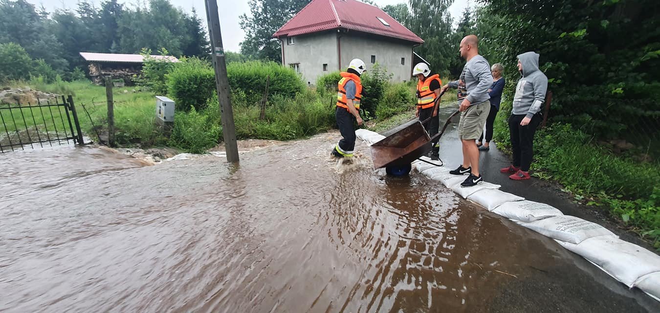 niespokojna-noc-w-regionie-98207