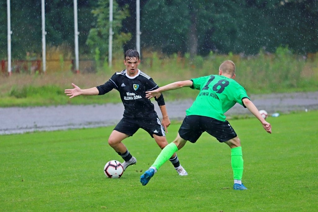 zwyciestwo-w-strugach-deszczu-98235