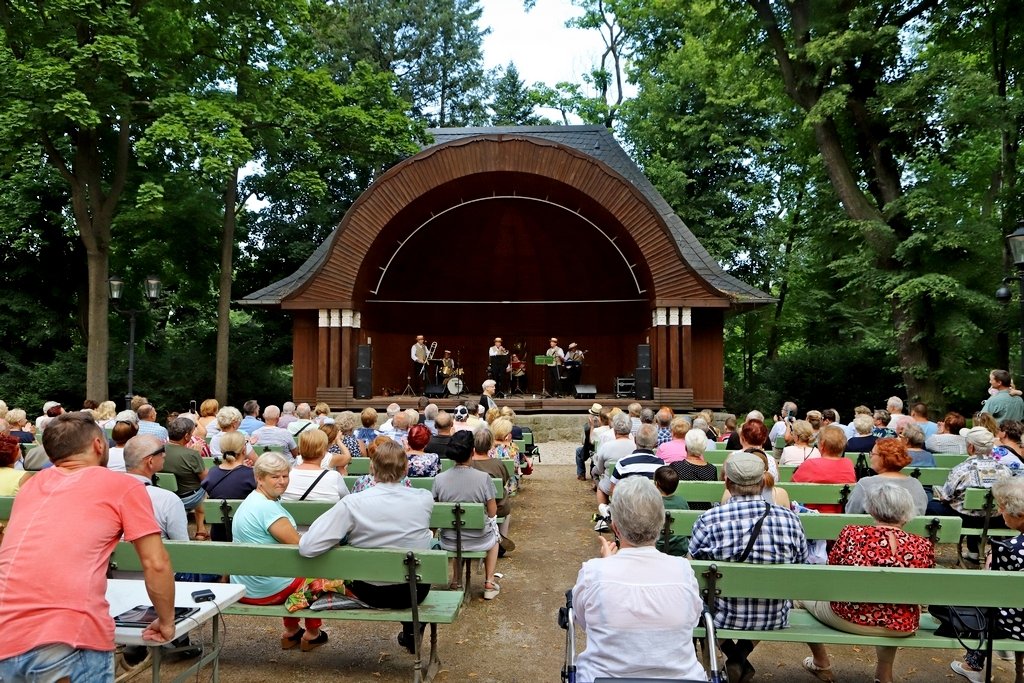 muzycznie-w-parku-zdrojowym-98376