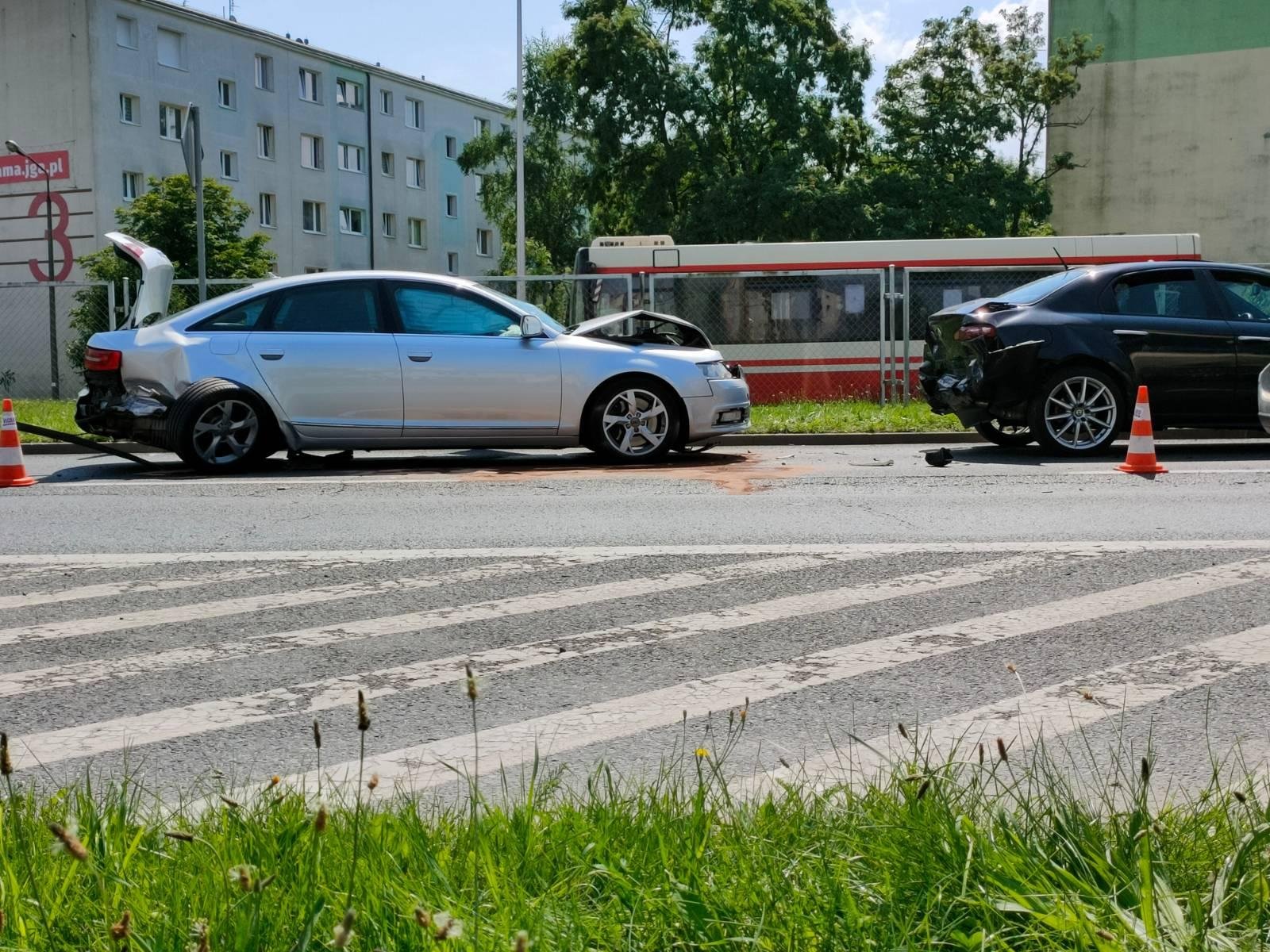 zderzenie-czterech-aut-98380