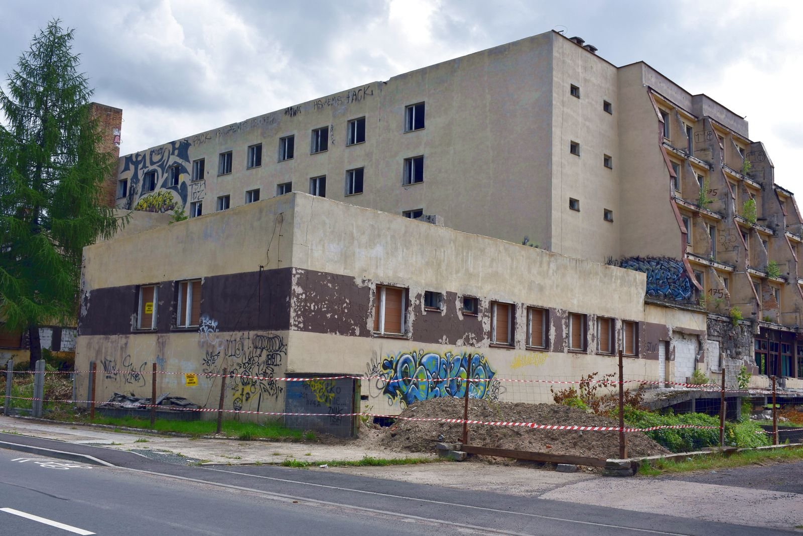 dobra-wrozba-dla-ruiny-98405