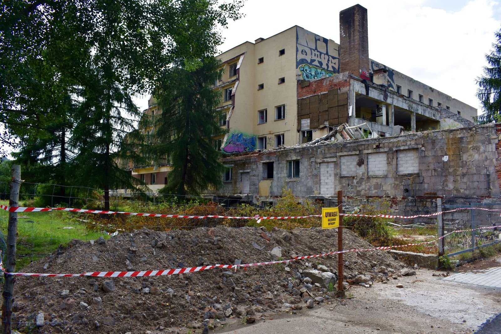 dobra-wrozba-dla-ruiny-98405
