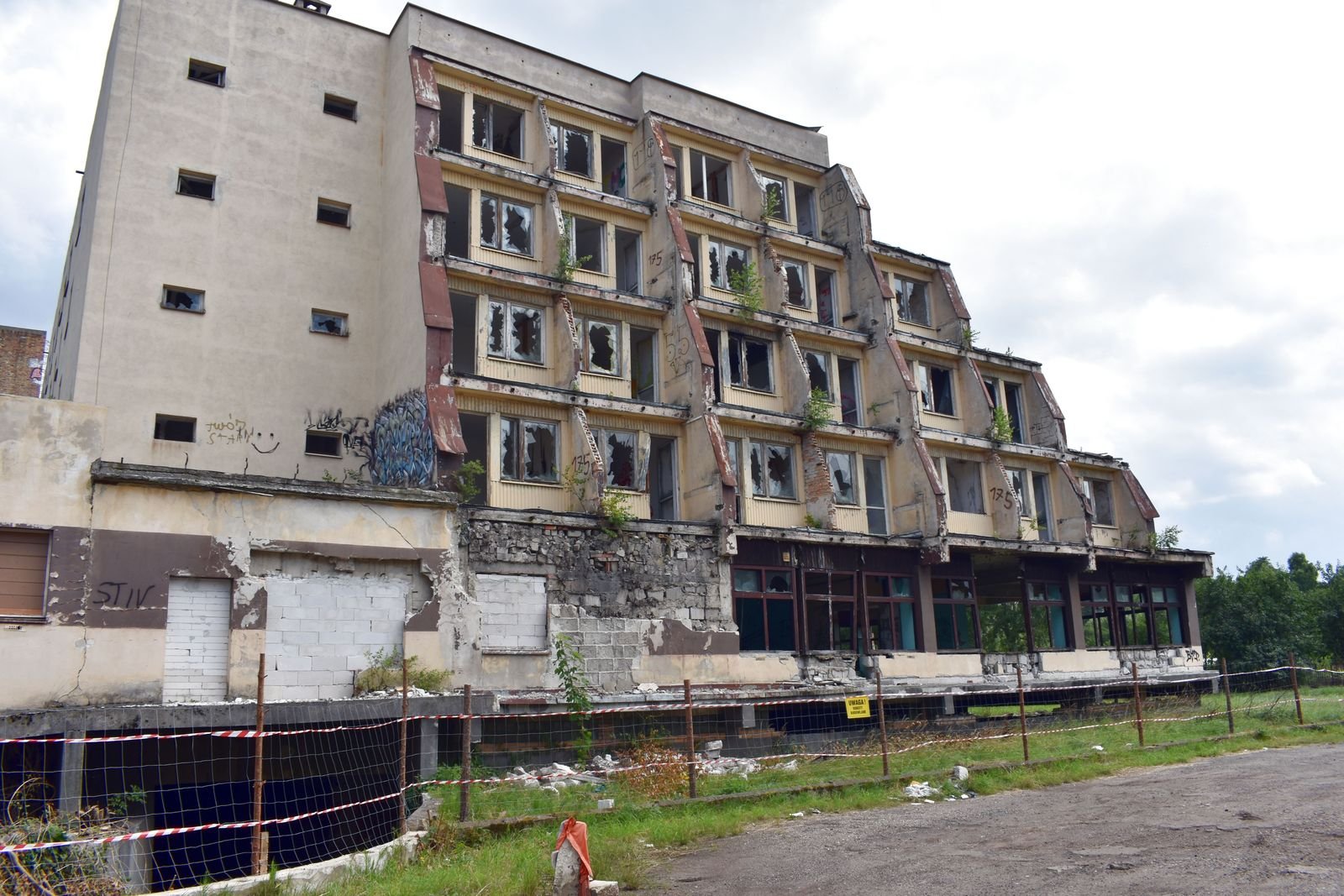 dobra-wrozba-dla-ruiny-98405