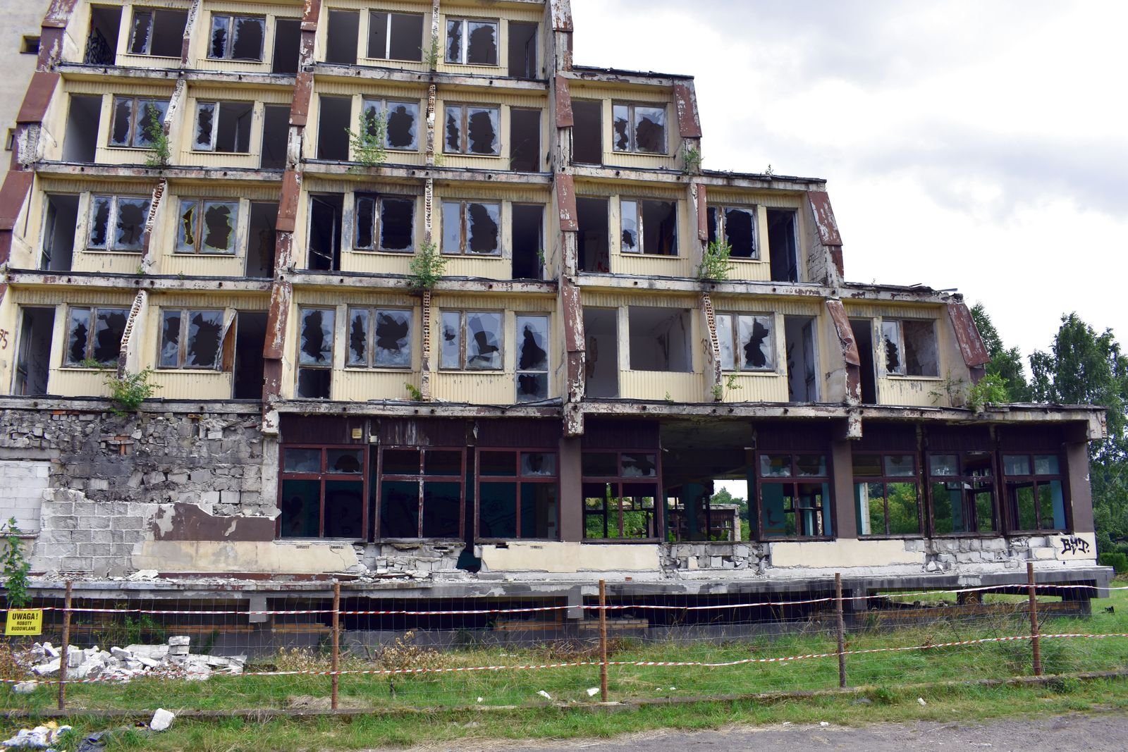 dobra-wrozba-dla-ruiny-98405