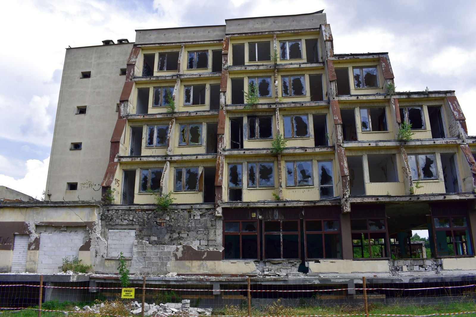 dobra-wrozba-dla-ruiny-98405