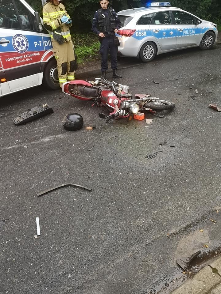 zderzenie-motocykla-z-samochodem-osobowym-98529