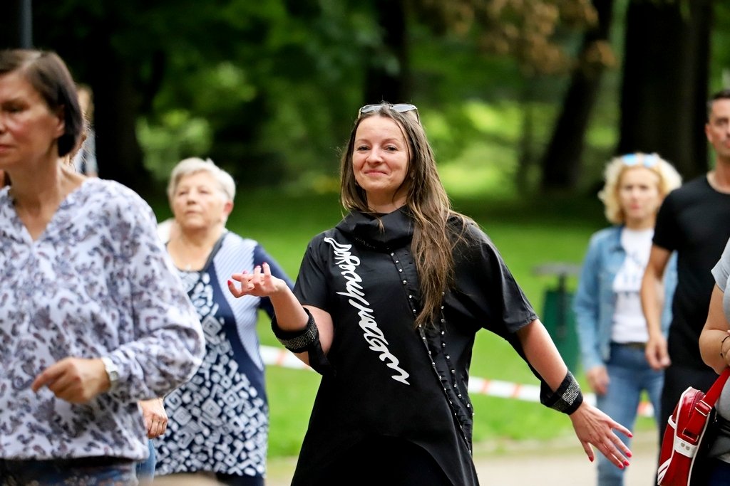 wakacyjna-salsa-w-parku-norweskim-98762
