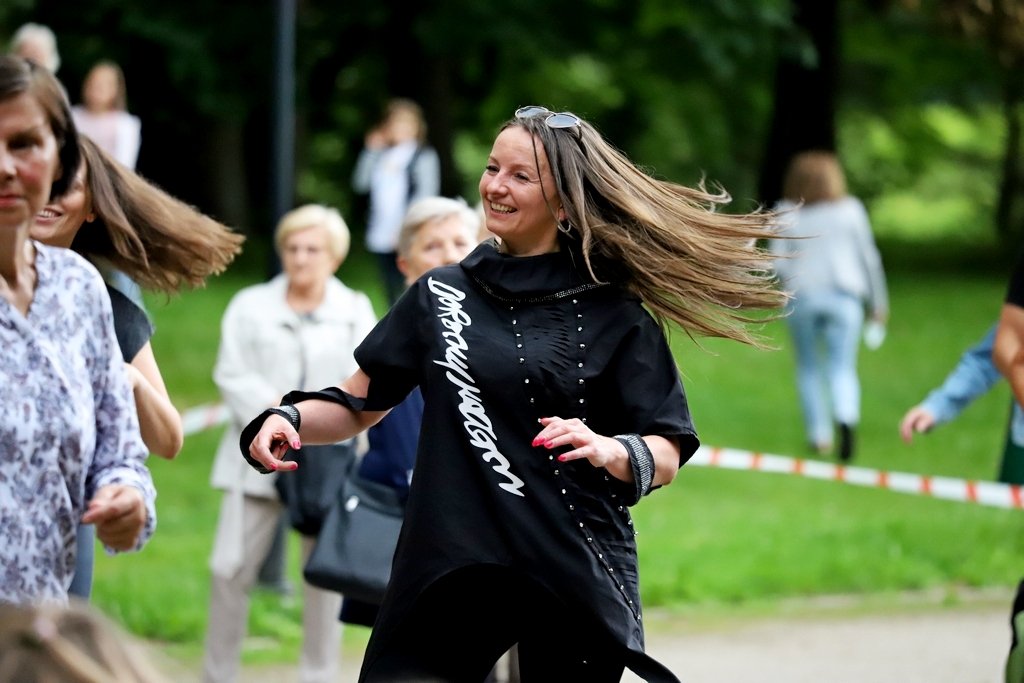wakacyjna-salsa-w-parku-norweskim-98762