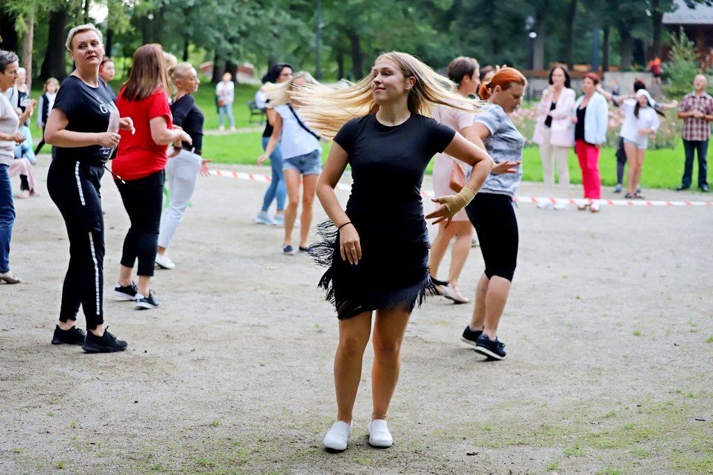 wakacyjna-salsa-w-parku-norweskim-98762