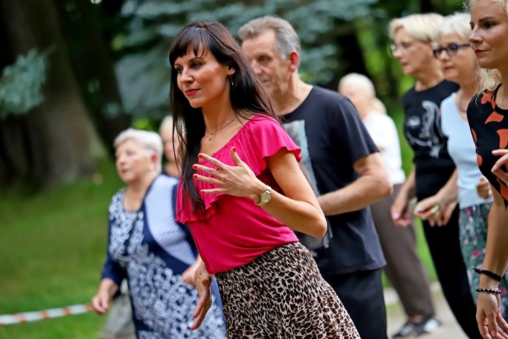 wakacyjna-salsa-w-parku-norweskim-98762