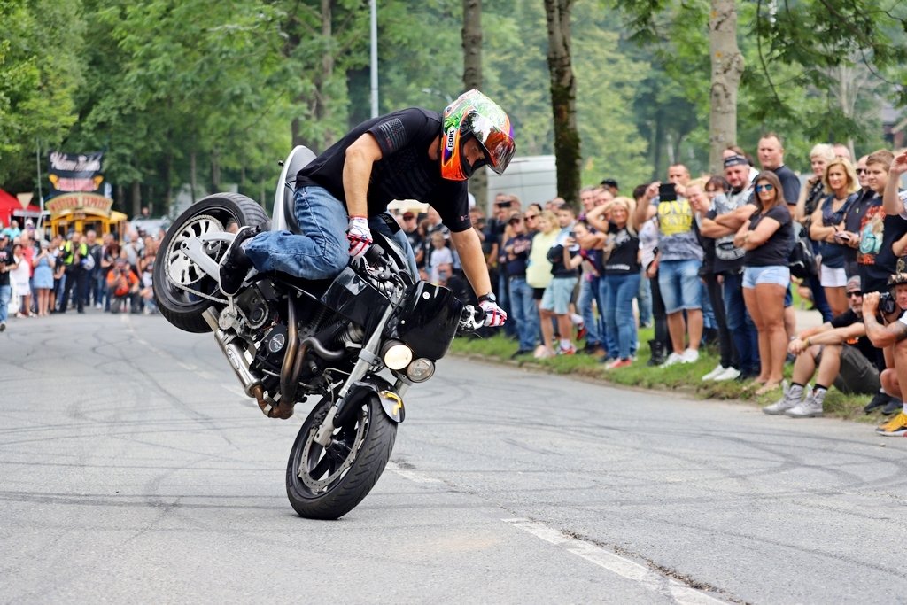 motocyklisci-opanowali-karpacz-98763