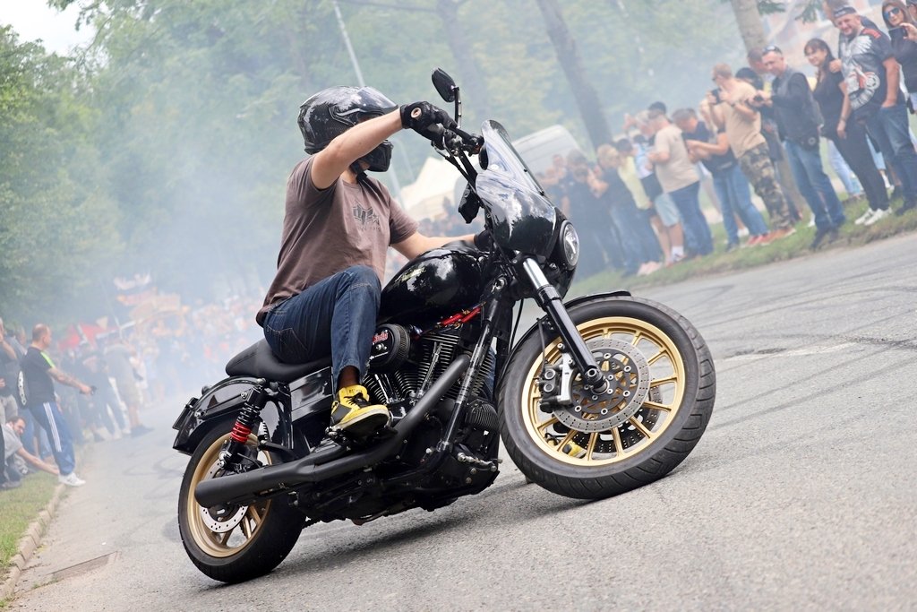 motocyklisci-opanowali-karpacz-98763