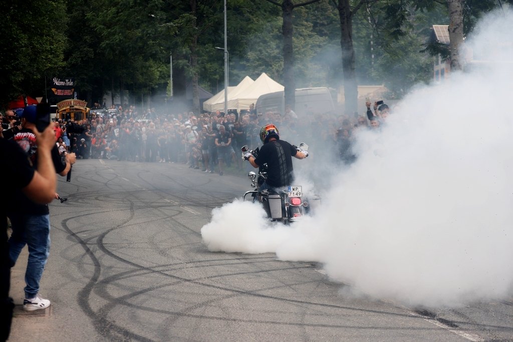 motocyklisci-opanowali-karpacz-98763