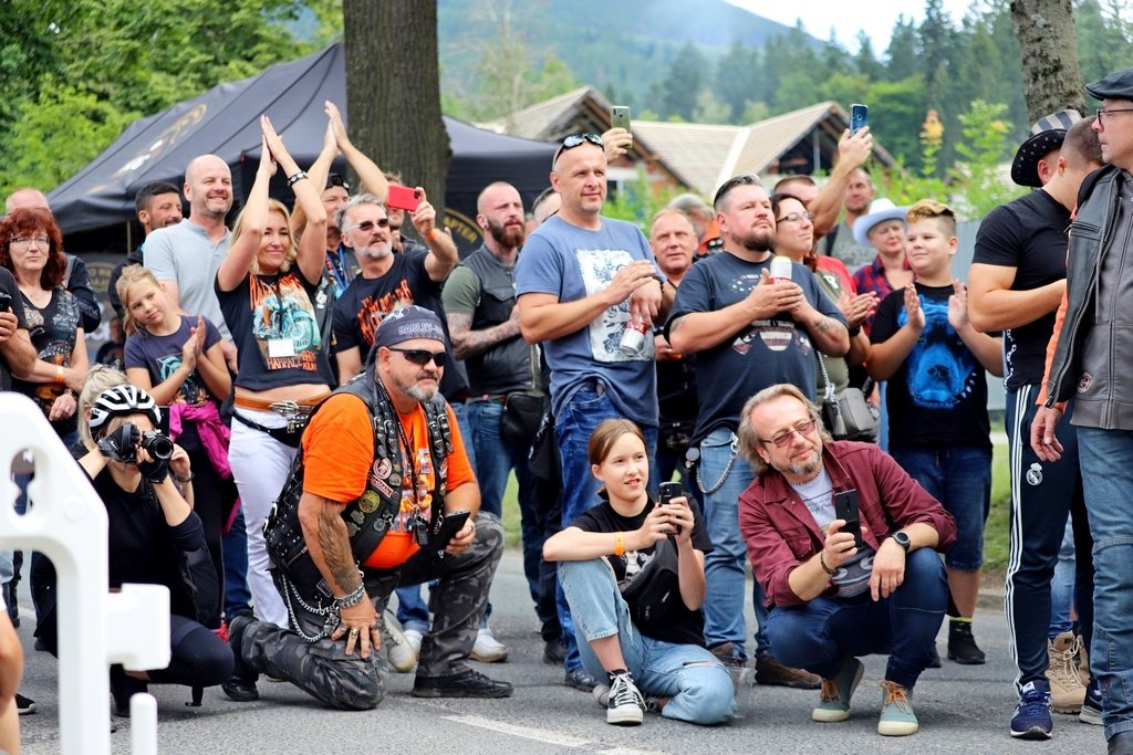 motocyklisci-opanowali-karpacz-98763