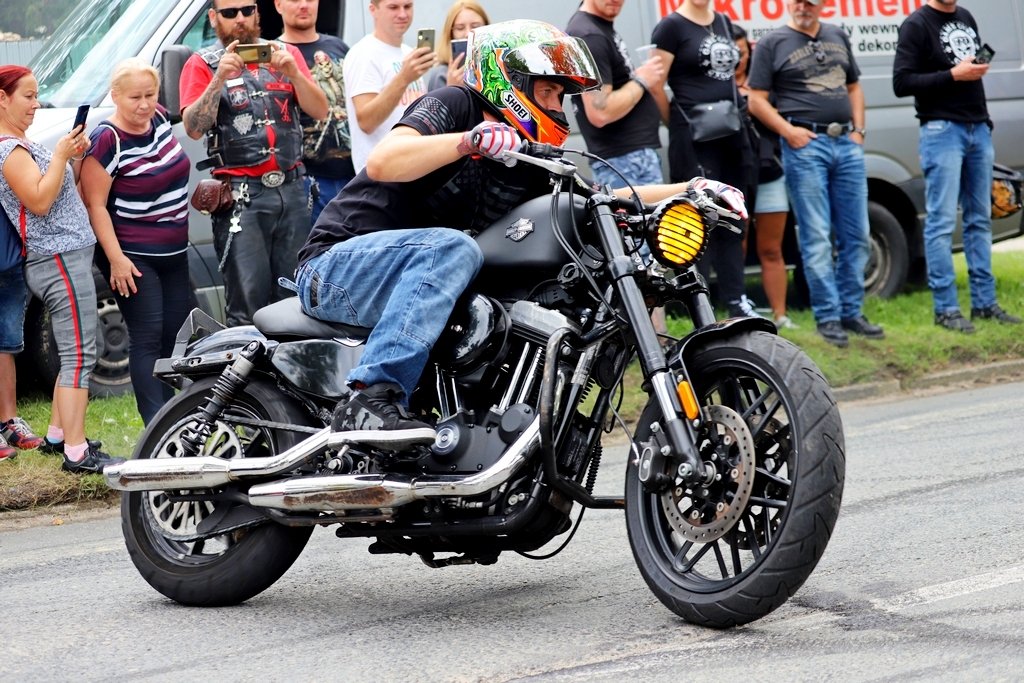 motocyklisci-opanowali-karpacz-98763