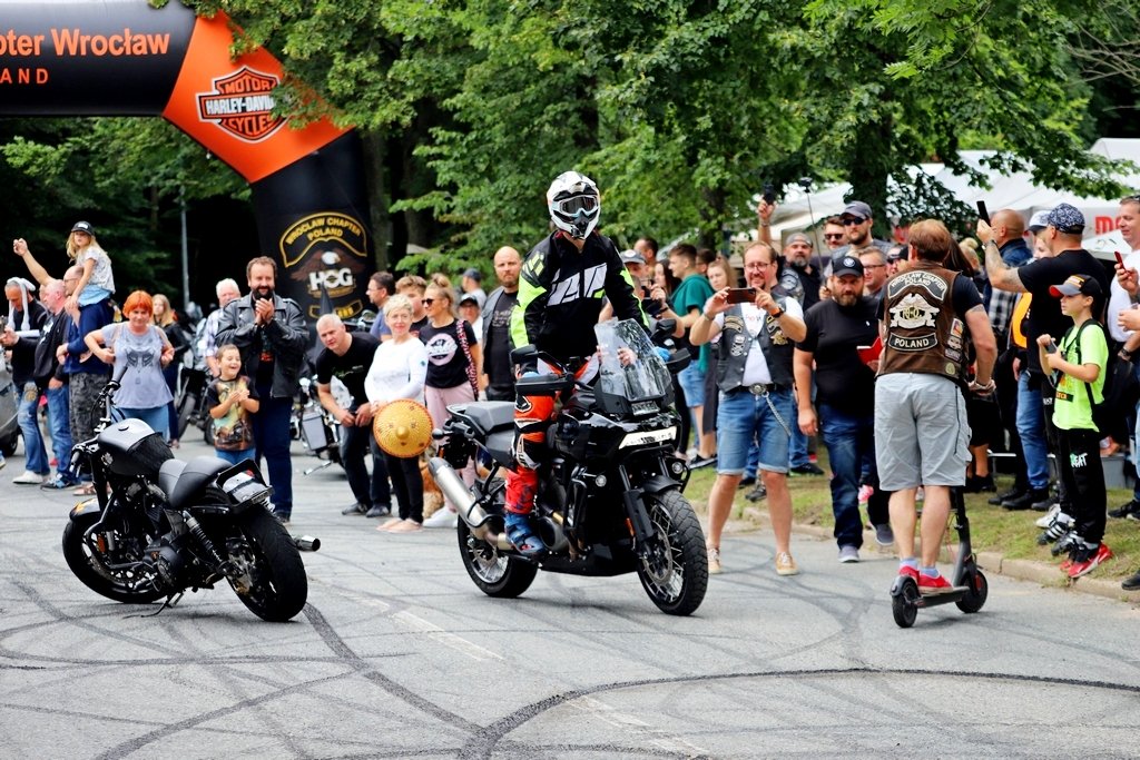 motocyklisci-opanowali-karpacz-98763