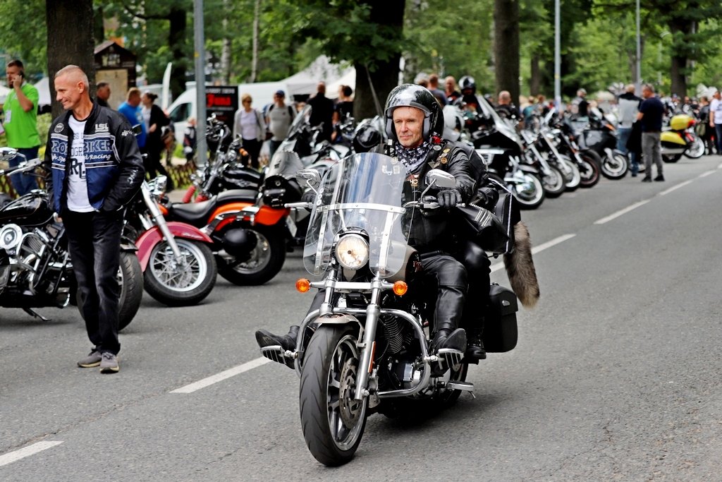 motocyklisci-opanowali-karpacz-98763