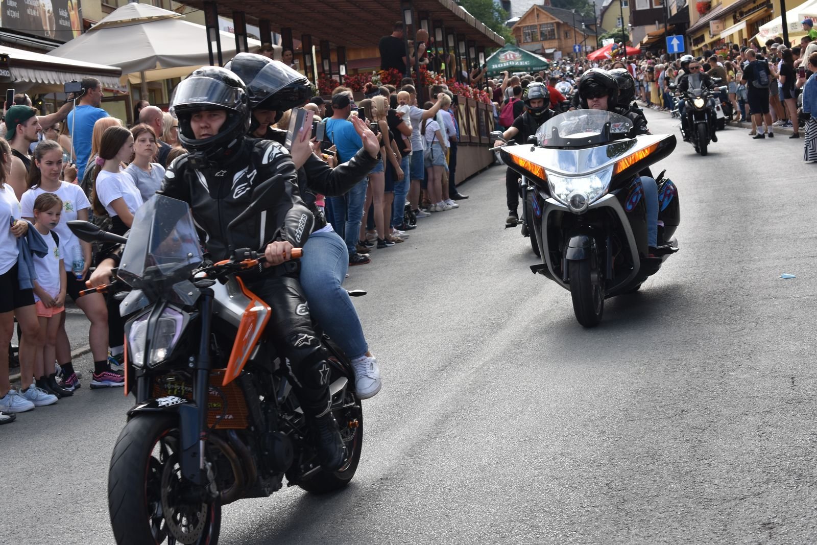 wielka-parada-na-fina-zlotu-98771